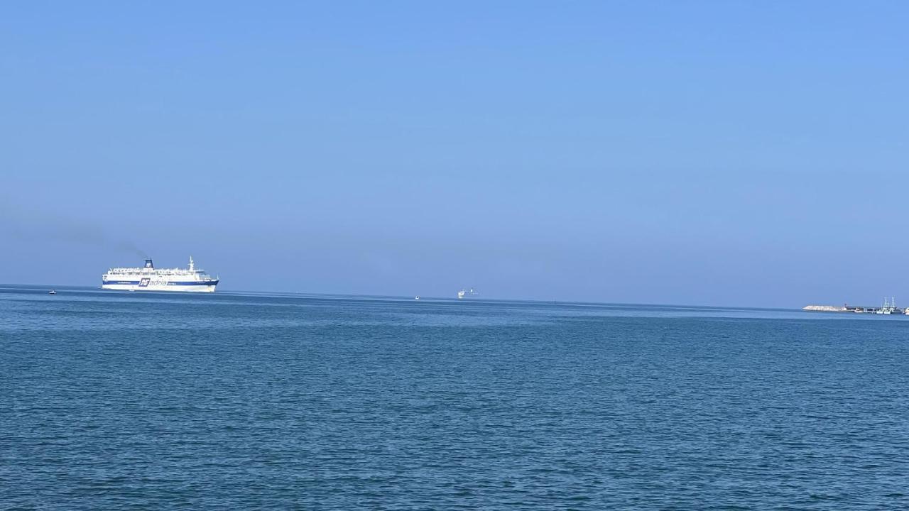 Lirin Apartment Durrës Buitenkant foto